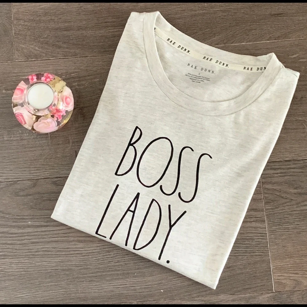 NWT Rae Dunn Gray 'Boss Lady' Top - Picture 1 of 4